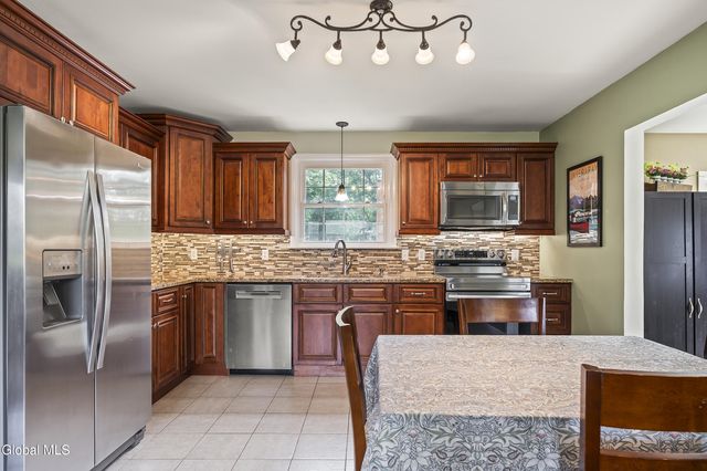 90 Teliska Avenue, North Greenbush, NY 12144