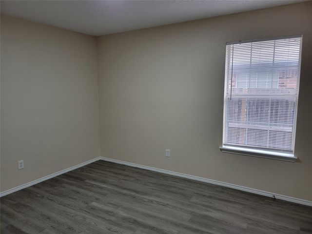 6808 W Lynn Creek Drive, Arlington, TX 76001