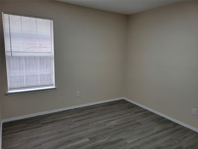 6808 W Lynn Creek Drive, Arlington, TX 76001