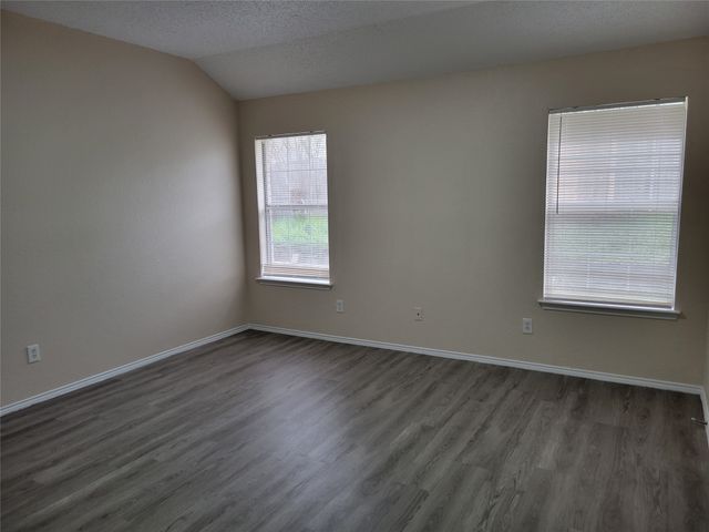 6808 W Lynn Creek Drive, Arlington, TX 76001