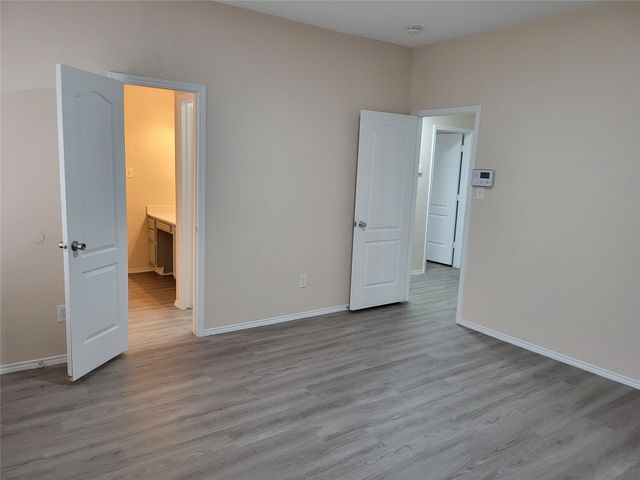 6808 W Lynn Creek Drive, Arlington, TX 76001