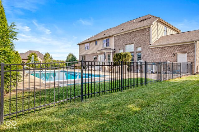 950 Westlake Hills Drive, Columbus, IN 47201