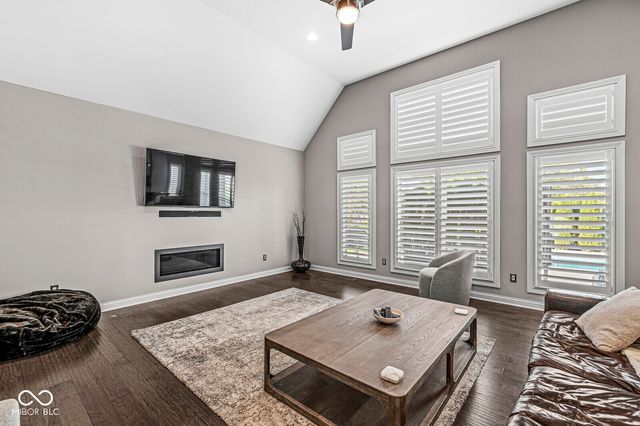 950 Westlake Hills Drive, Columbus, IN 47201