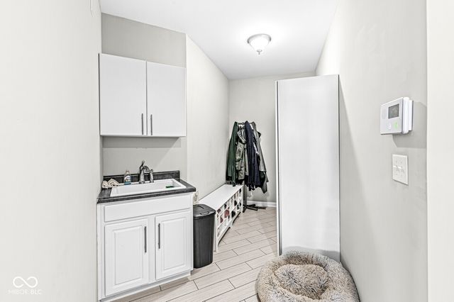 950 Westlake Hills Drive, Columbus, IN 47201