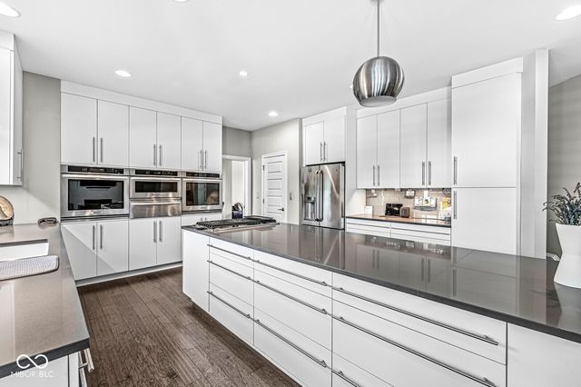 950 Westlake Hills Drive, Columbus, IN 47201