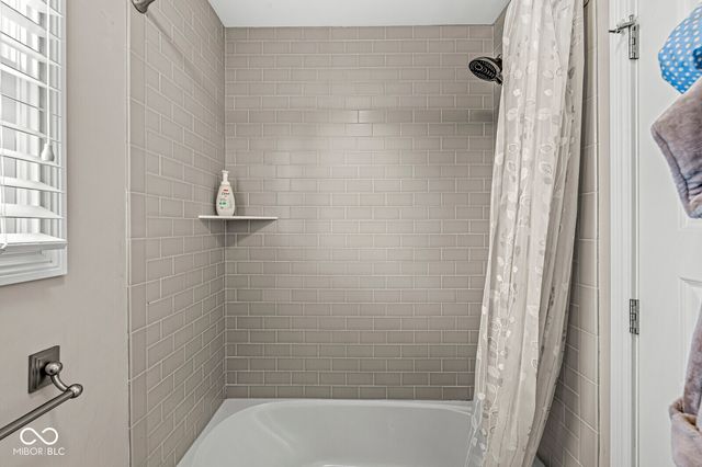 950 Westlake Hills Drive, Columbus, IN 47201