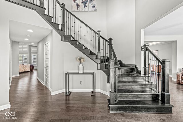 950 Westlake Hills Drive, Columbus, IN 47201