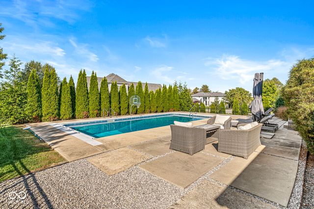 950 Westlake Hills Drive, Columbus, IN 47201