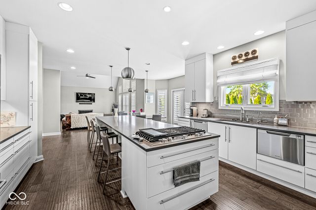 950 Westlake Hills Drive, Columbus, IN 47201