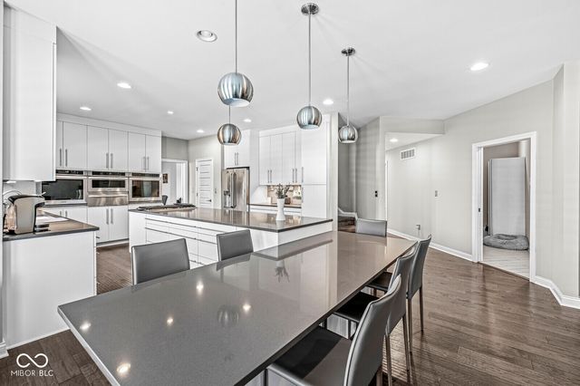 950 Westlake Hills Drive, Columbus, IN 47201