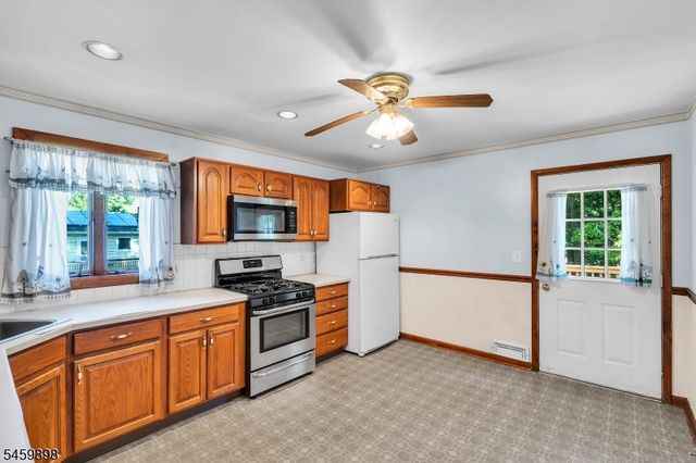 10 Park Ter, East Hanover Twp., NJ 07936
