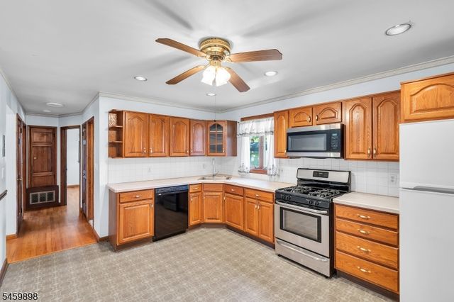 10 Park Ter, East Hanover Twp., NJ 07936