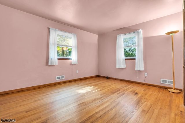 10 Park Ter, East Hanover Twp., NJ 07936