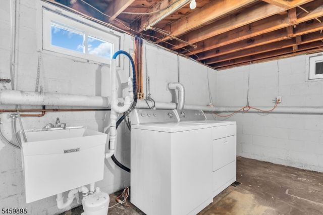 10 Park Ter, East Hanover Twp., NJ 07936