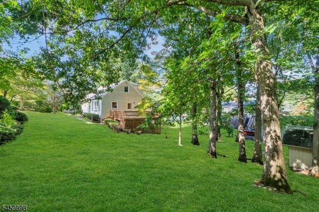 10 Park Ter, East Hanover Twp., NJ 07936