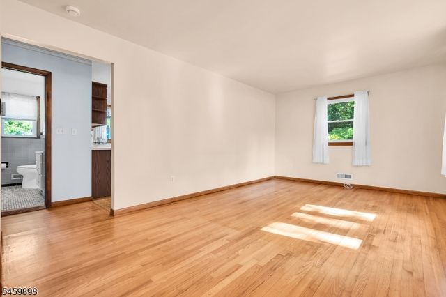 10 Park Ter, East Hanover Twp., NJ 07936