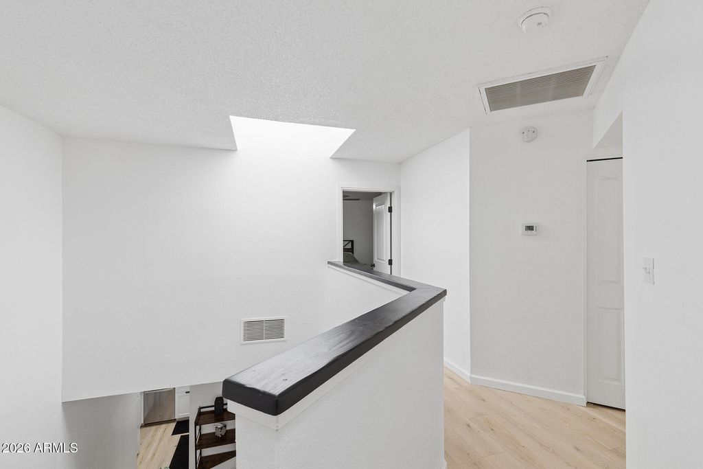 Image 14 of property listing at 8858 N 47TH Lane, Glendale, AZ 85302