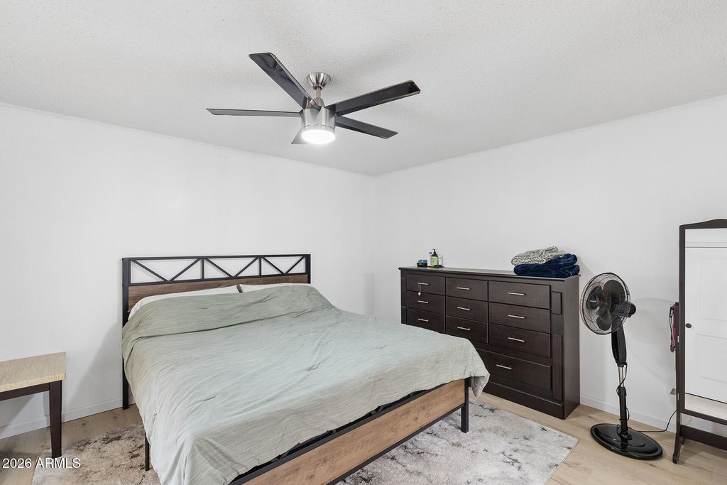 Image 16 of property listing at 8858 N 47TH Lane, Glendale, AZ 85302