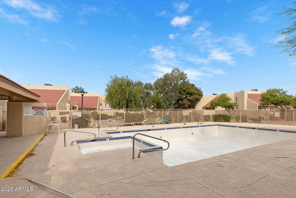 Image 26 of property listing at 8858 N 47TH Lane, Glendale, AZ 85302