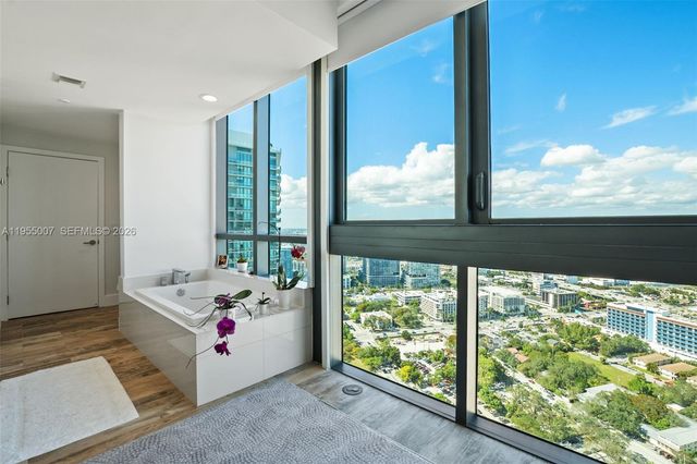 650 NE 32nd St 4008, Miami, FL 33137