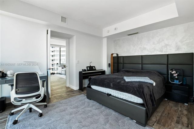 650 NE 32nd St 4008, Miami, FL 33137