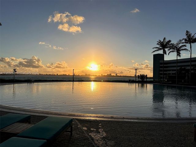 650 NE 32nd St 4008, Miami, FL 33137