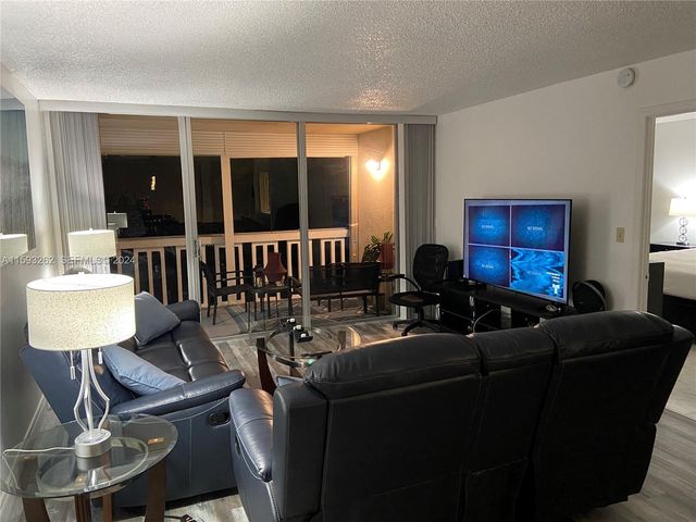 7021 Environ Boulevard 317, Lauderhill, FL 33319