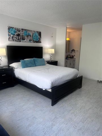 7021 Environ Boulevard 317, Lauderhill, FL 33319