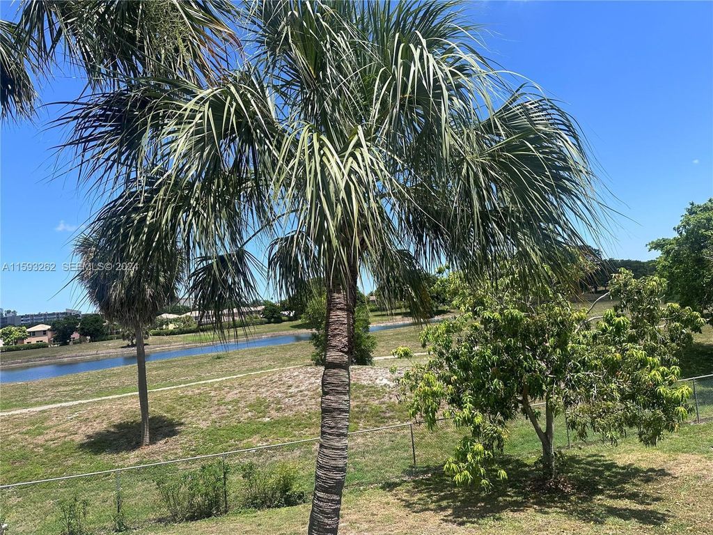 7021 Environ Boulevard 317, Lauderhill, FL 33319