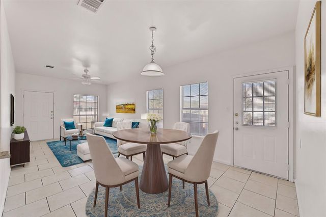 2302 S Bagdad RD A, Leander, TX 78641