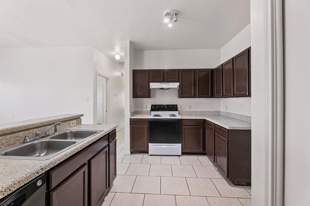 2302 S Bagdad RD A, Leander, TX 78641