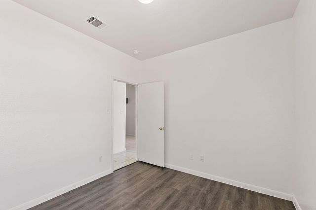 2302 S Bagdad RD A, Leander, TX 78641