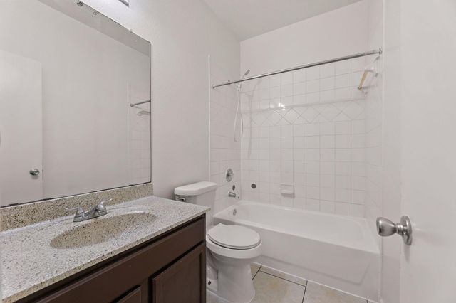 2302 S Bagdad RD A, Leander, TX 78641
