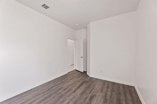 2302 S Bagdad RD A, Leander, TX 78641