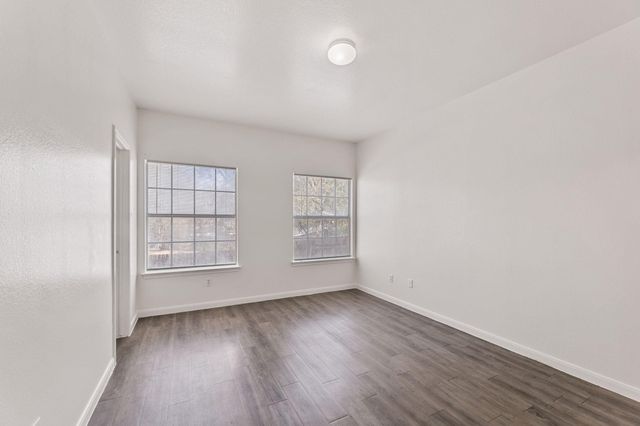2302 S Bagdad RD A, Leander, TX 78641