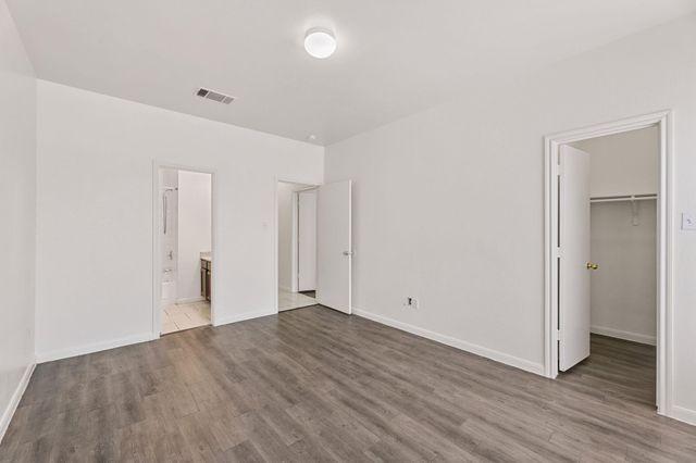 2302 S Bagdad RD A, Leander, TX 78641