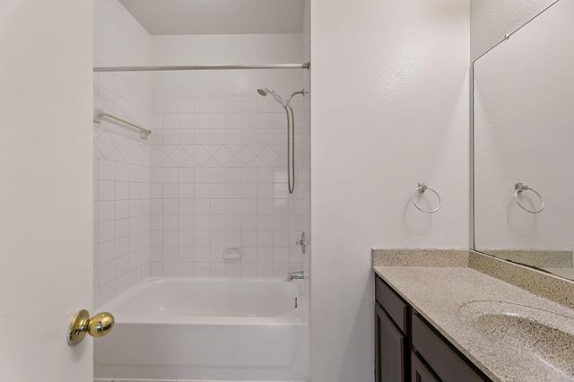 2302 S Bagdad RD A, Leander, TX 78641