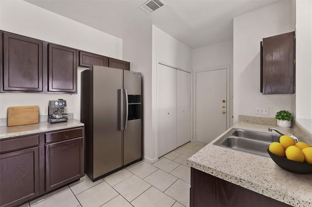 2302 S Bagdad RD A, Leander, TX 78641