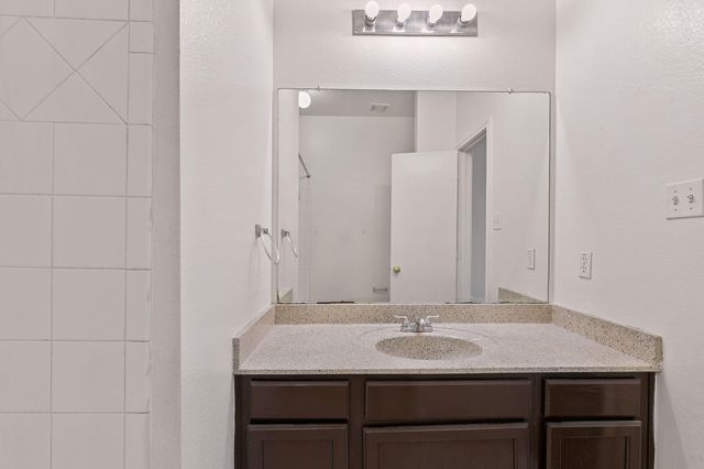 2302 S Bagdad RD A, Leander, TX 78641