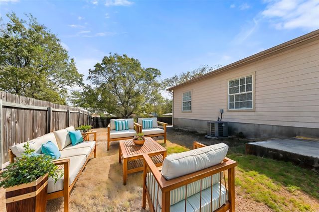 2302 S Bagdad RD A, Leander, TX 78641