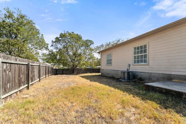 2302 S Bagdad RD A, Leander, TX 78641
