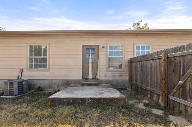 2302 S Bagdad RD A, Leander, TX 78641