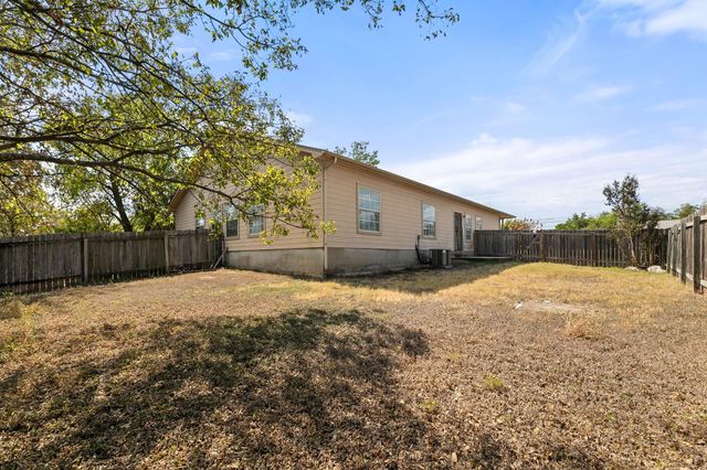 2302 S Bagdad RD A, Leander, TX 78641