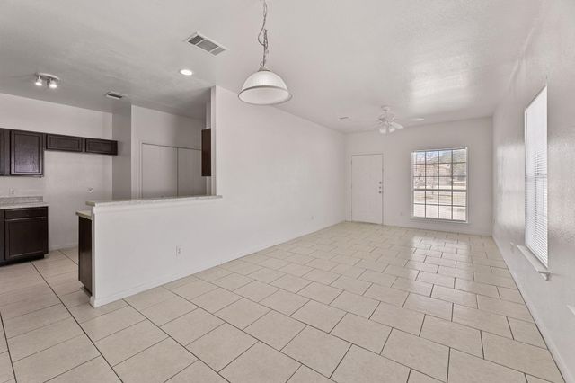 2302 S Bagdad RD A, Leander, TX 78641