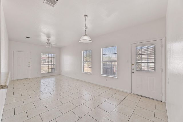 2302 S Bagdad RD A, Leander, TX 78641