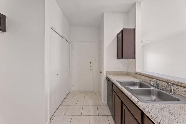 2302 S Bagdad RD A, Leander, TX 78641