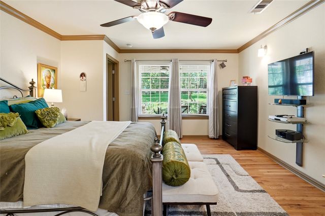 726 Forest Street, Grapevine, TX 76051