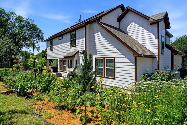 726 Forest Street, Grapevine, TX 76051