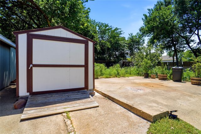 726 Forest Street, Grapevine, TX 76051