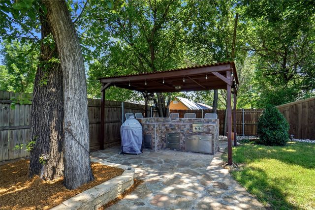 726 Forest Street, Grapevine, TX 76051